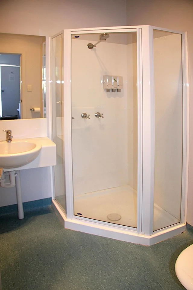 Compact, Comfort, Double Bed, Small، Waterfront Lodge Motel 1/2
