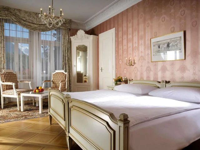 غرفة ملكية سوبيريور بسرير كينج، Hotel Royal St Georges Interlaken MGallery 2/10