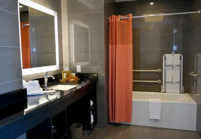 غرفة فاخرة بسرير كينج، Scarlet Pearl Casino Resort 8/10