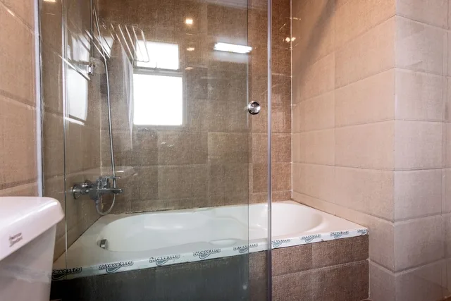 شقة بسرير كوين بحوض استحمام، Suite Homes 6/9