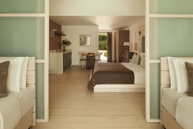 Swim Up, Junior Suite, Bungalow, Double and Twin Beds, Pool View, Bungalow Area، Mare Ayia Napa 6/10