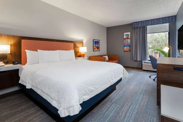 غرفة قياسية بسرير كينج لذوي الإعاقة، Hampton Inn Commercial Blvd Ft Lauderdale 1/5