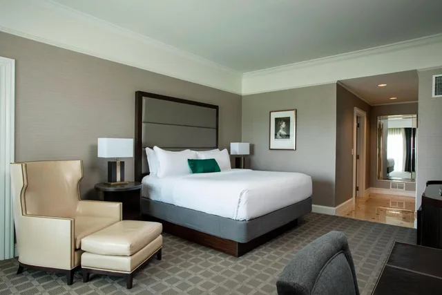 جناح تنفيذي بسرير كينج بشرفة بغرفة نوم واحدة، The Ballantyne A Luxury Collection Hotel Charlotte 2/3