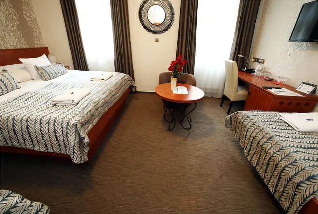 غرفة رباعية، Hotel Roudna 7/10