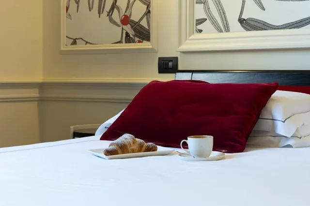جناح رئاسي بسريرين كينج مع أريكة، Roma Luxus Hotel 8/10