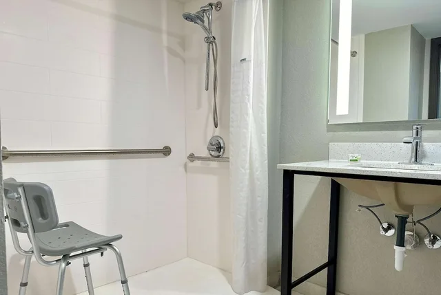 غرفة بسريرين كوين لذوي الإعاقة، La Quinta Inn Huntsville Research Park 9/9