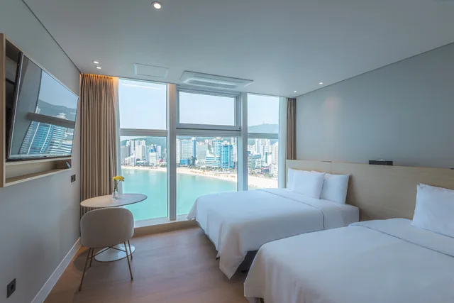 جناح بسريرين منفصلين وسرير كوين، The Marine View Hotel 4/10