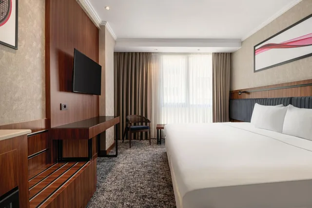 غرفة بسرير كينج لذوي الإعاقة، Ramada by Wyndham Gaziantep 1/8