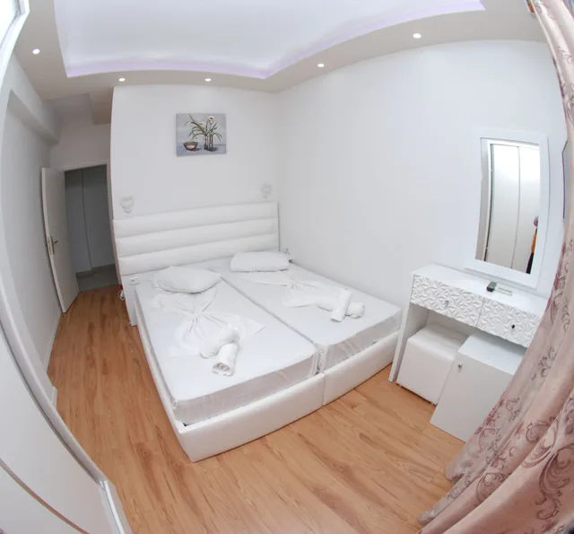 غرفة بسرير مزدوج أو سريرين منفصلين بإطلالة على البحر، Hotel Iliria Sarande 3/5