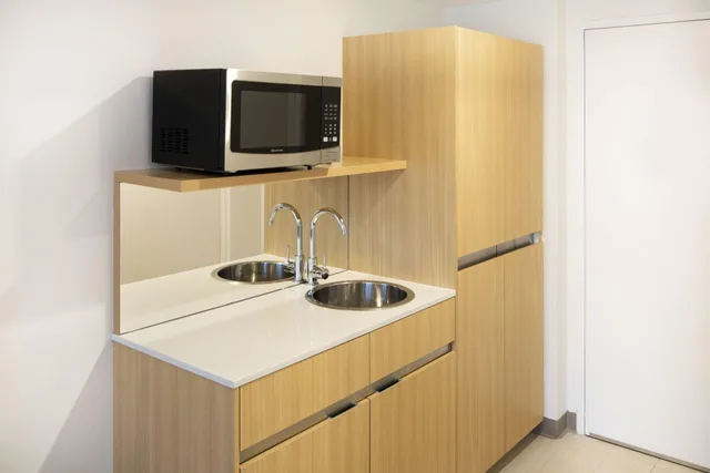 Standard, Triple, 1 King and 1 Single or 3 Single Beds، Mercure Sydney Bankstown 16/16