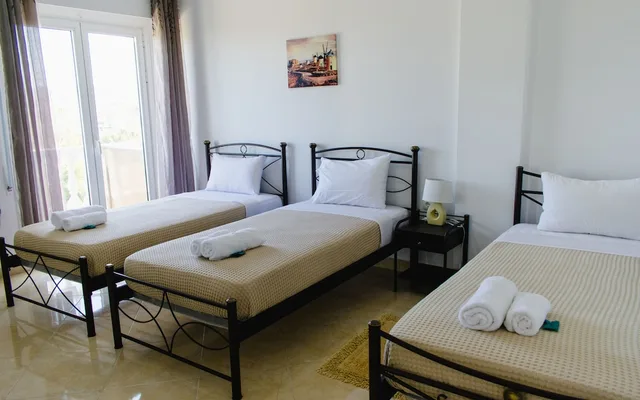 شقة عائلية بسرير مزدوج وسريرين منفصلين بغرفتي نوم، Nikolakakis Rooms Lavrio 2/5