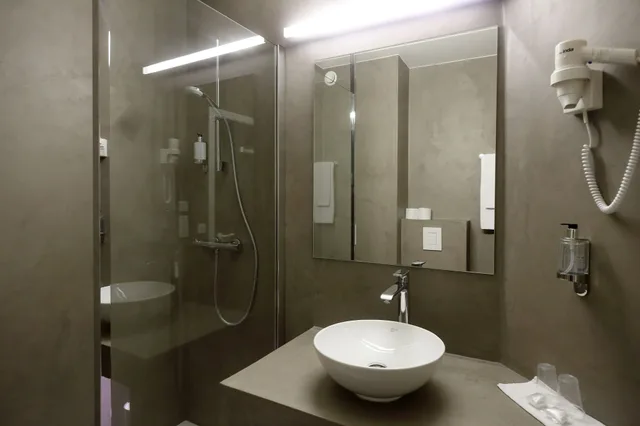 غرفة كومفورت ثلاثية بسرير مزدوج مع أريكة، Hotel Corsendonk Viane 5/8