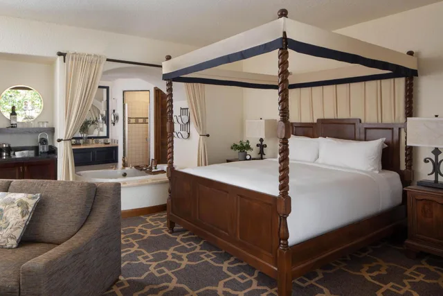 Spa, Suite, King Bed, Garden View, Balcony or Patio, Sofa, Hot Tub، Fairmont Sonoma Mission Inn & Spa 1/3