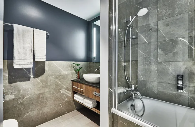 Nyx, Junior Suite, Queen Bed, Nyx Hotel Warsaw By Leonardo Hotels 3/6