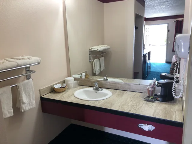 غرفة أساسية بسرير كينج، Travel Inn 3/3