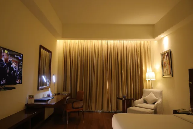 Superior Room, Radisson Blu Hotel Rudrapur 3/6