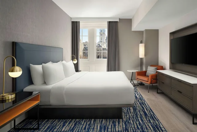 جناح بسرير كينج بغرفة نوم واحدة مع أريكة لذوي الإعاقة، Le Meridien Philadelphia 3/8