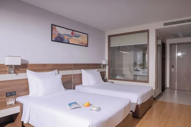 غرفة تنفيذية بسريرين منفصلين بإطلالة جزئية على البحر، Panama Nha Trang Hotel 1/10