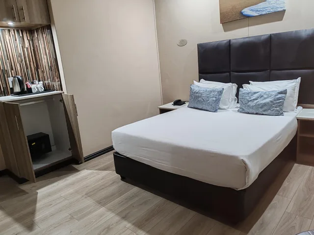 غرفة ديلوكس بسرير مزدوج، Regal Inn Gateway Umhlanga 3/10