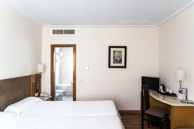 Superior, Double Bed, Alhambra View, Hotel Inglaterra 1/2