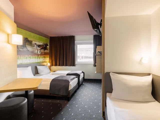 غرفة ثلاثية بسرير كوين وسرير فردي، B&B Hotel Monchengladbach 1/5