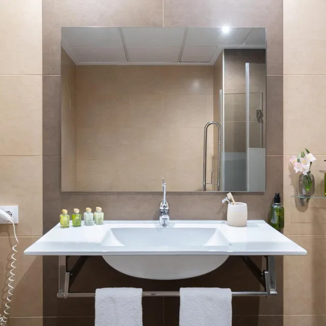 Room, Twin Beds, Accessible, Helios Hotel 8/8