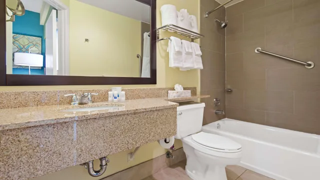 جناح بسرير كينج لذوي الإعاقة، Best Western Plus Deerfield Beach Hotel & Suites 2/2