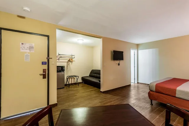 غرفة بسرير مزدوج لذوي الإعاقة، Motel6 Blythe, CA - South 6/9