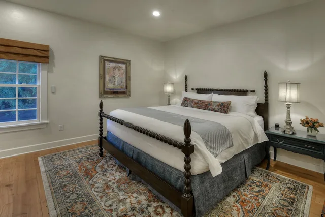 بنتهاوس بسرير كينج، The Armory Park Inn 1/4