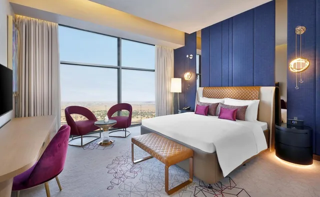 غرفة بريميير بسرير مزدوج أو سريرين منفصلين، Alrayyan Hotel Doha Curio Collection By Hilton 1/1
