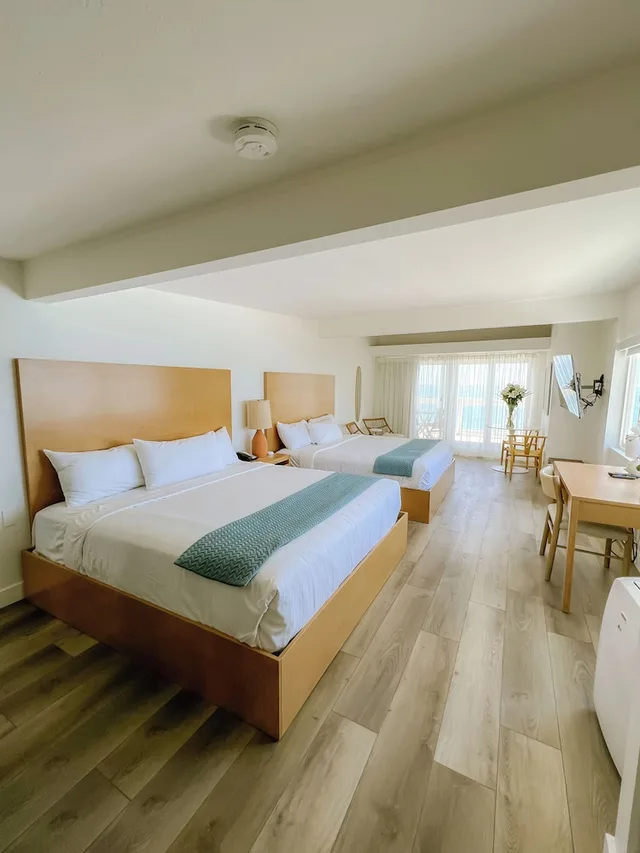 Junior Suite, 2 King Beds, Ocean Front، Capri Laguna Inn On the Beach 3/6