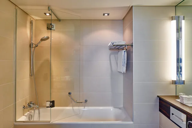 غرفة بزنس مفردة بسرير كينج، H4 Hotel Solothurn 7/8