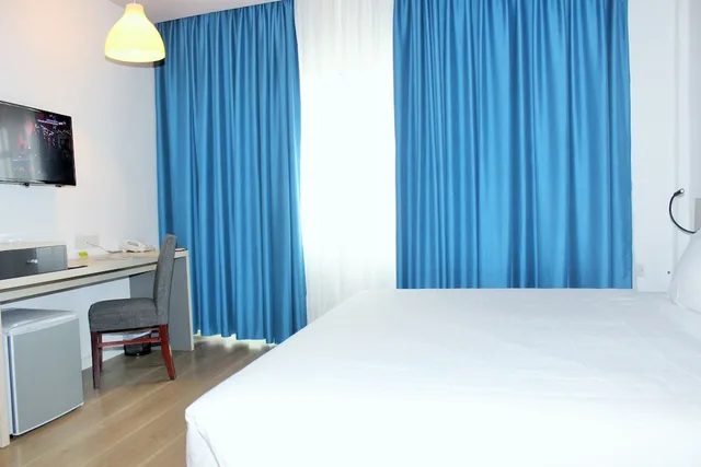 Premier, Deluxe, Twin Beds, Liberty Hotel Saigon Greenview 6/10