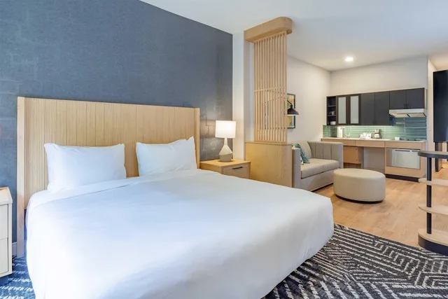 جناح استوديو بسرير كينج مع أريكة لذوي الإعاقة، Hyatt House Portland Airport 1/9