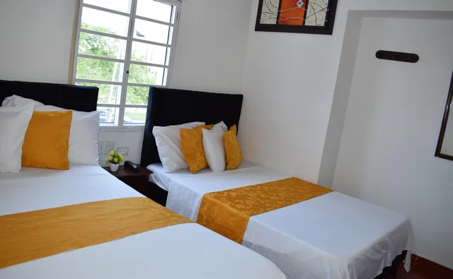 غرفة قياسية بسريرين منفصلين، Hotel Avenida 3 Real 1/7