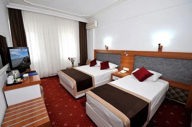 غرفة قياسية بسريرين منفصلين بغرفة نوم واحدة بإطلالة جزئية على البحر، Ramira Beach Hotel 2/7