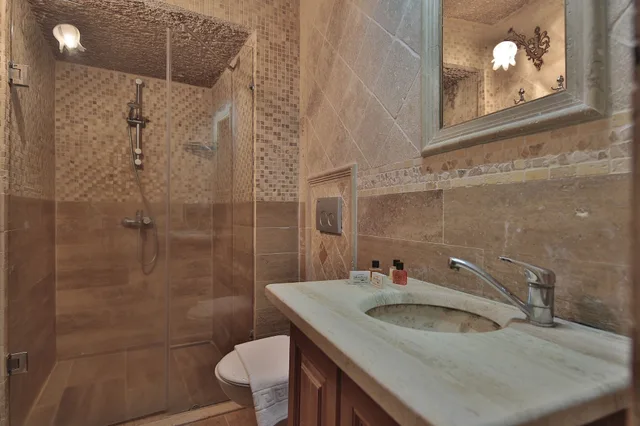 غرفة قياسية بسرير مزدوج، Shoestring Cave House 7/8