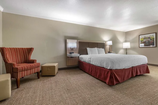 غرفة بسرير كينج، Hampton Inn Ukiah CA 1/6