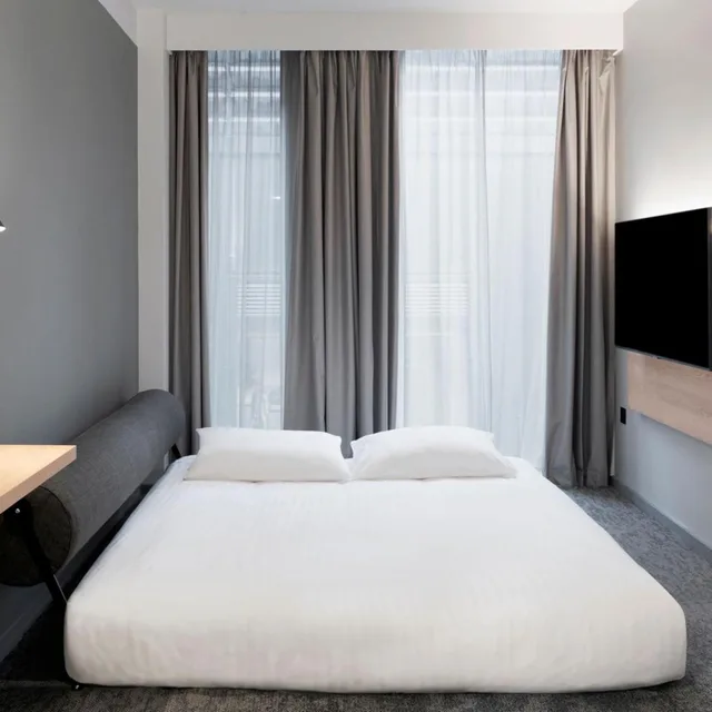 Moxy Sleeper, Guest Room, Family, King Bed، Moxy Manchester City 1/4