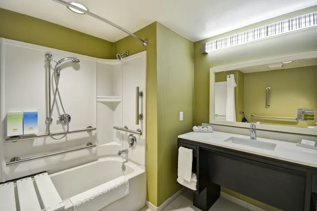 جناح بسرير كوين لذوي الإعاقة، HOME2 SUITES BY HILTON OSWEGO 1/2