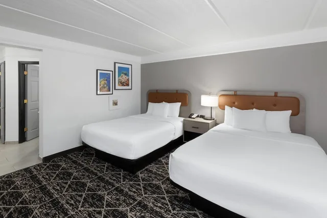 غرفة بسريرين مزدوجين لغير المدخنين، La Quinta Inn & Suites by Wyndham Houston Bush IAH South 2/10