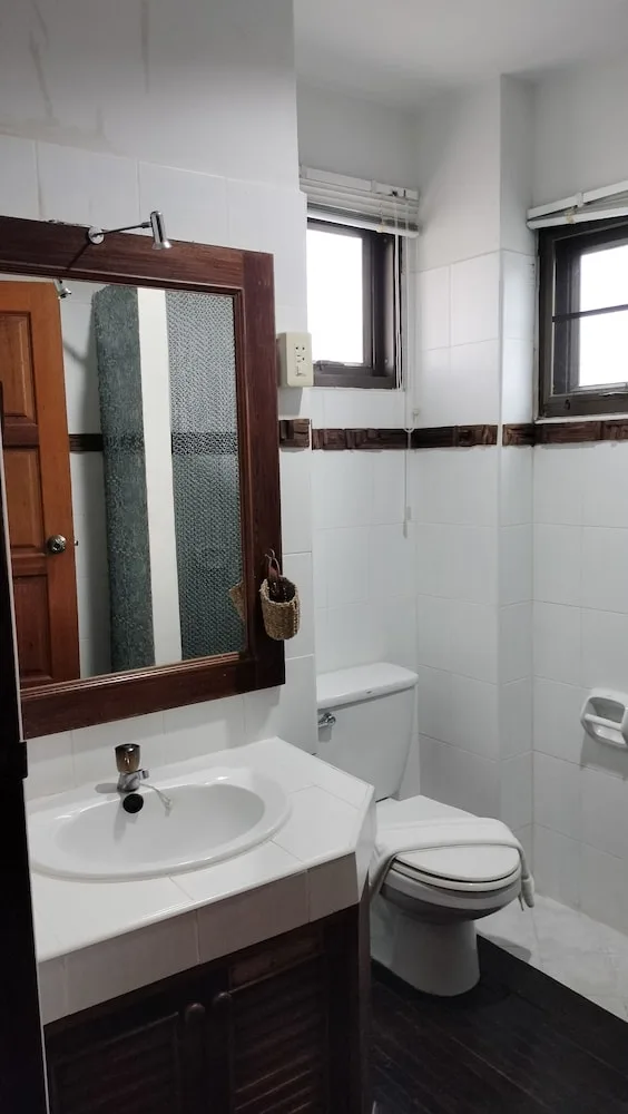 شقة بسريرين كينج بإطلالة على المسبح بشرفة بغرفتي نوم، Sai Rougn Residence 6/10