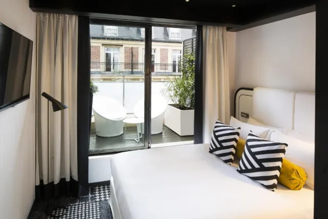 جناح بشرفة، Hotel Ekta 1/3