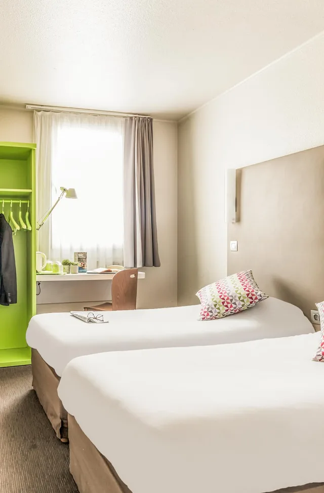 Next Generation, Standard, Twin Beds، Campanile Pont de Suresnes 3/7
