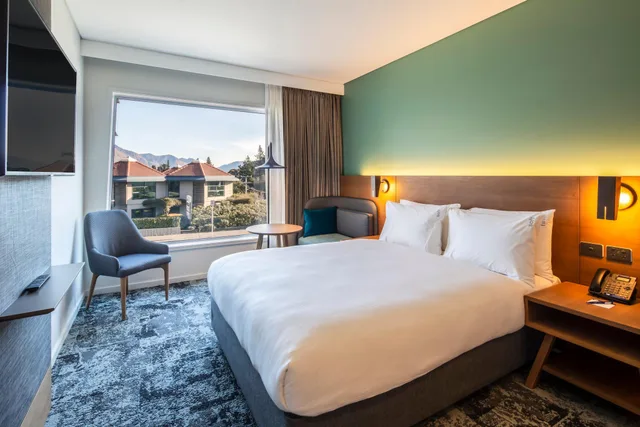 غرفة بسرير مزدوج بإطلالة، Holiday Inn Express And Suites Queenstown 3/4