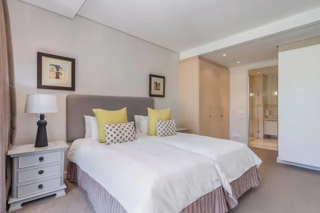 غرفة بريميير بسرير كوين وسريرين منفصلين بغرفتي نوم بمسبح خاص، Mountain Marina Luxury Apartments 3/6