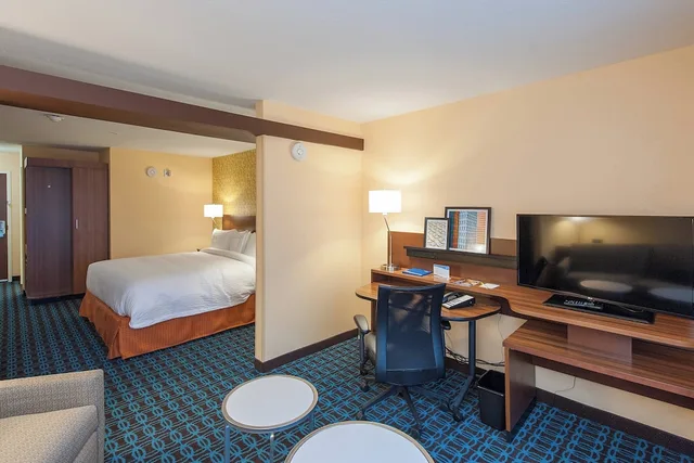 جناح تنفيذي بسرير مزدوج بغرفة نوم واحدة، Fairfield Inn Suites Enterprise 4/4