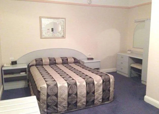 Upgrade, 1 Queen and 1 Single Bed، Comfort Inn Crystal, NSW 1/1