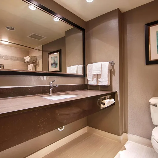 غرفة بسرير كينج وسريرين كوين، Best Western Plus The Arden Park Hotel 7/7
