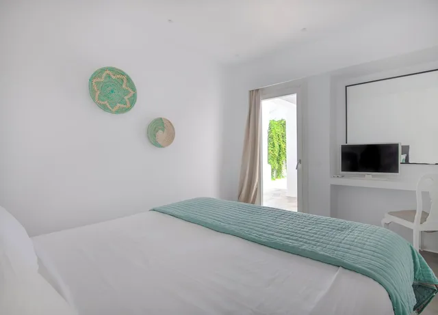 شقة بسرير كينج بشرفة بغرفة نوم واحدة مع أريكة، Alexandros Studios And Apartments 1/3